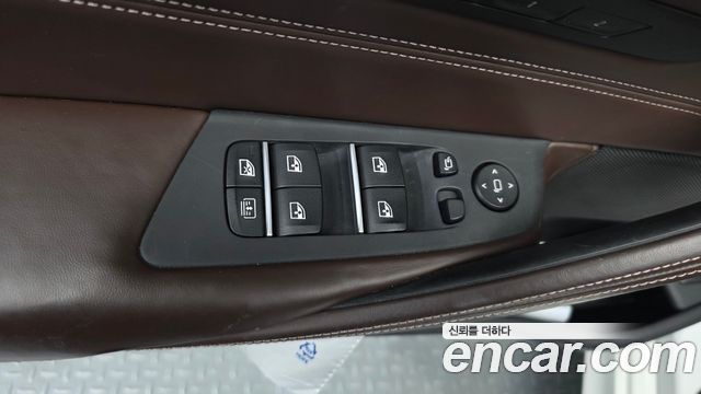 BMW 5-Series 2018 — photo 29
