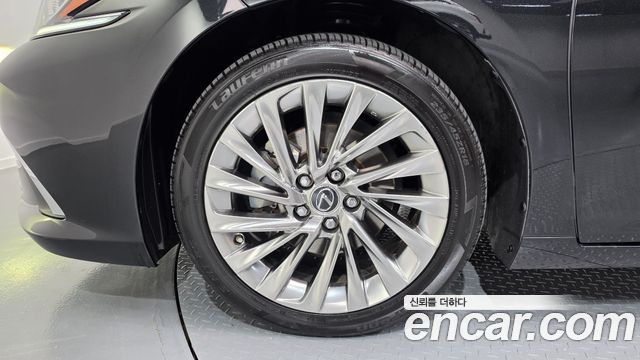 Lexus ES 2023 — photo 5