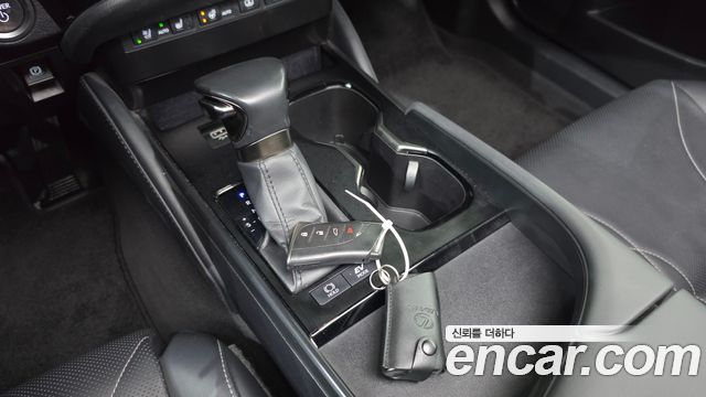 Lexus ES 2023 — photo 9