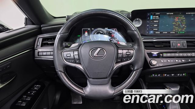Lexus ES 2023 — photo 13