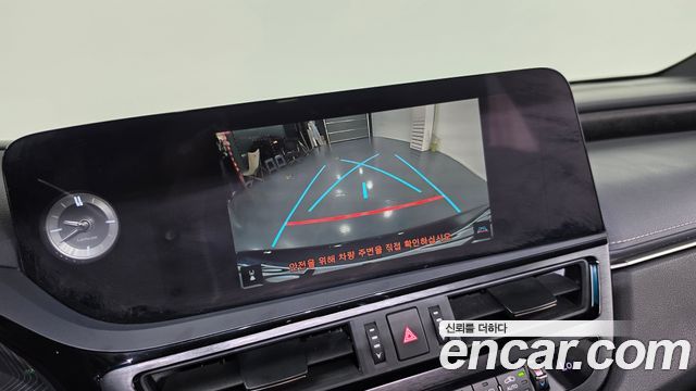 Lexus ES 2023 — photo 14