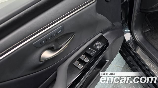Lexus ES 2023 — photo 20