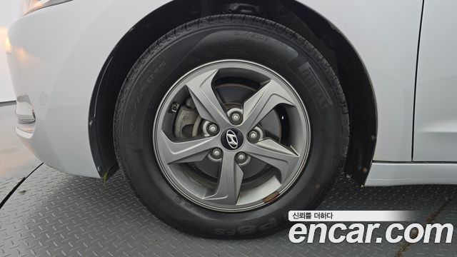 Hyundai AVANTE 2017 — photo 5