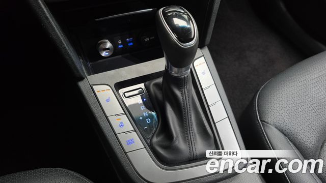 Hyundai AVANTE 2017 — photo 9