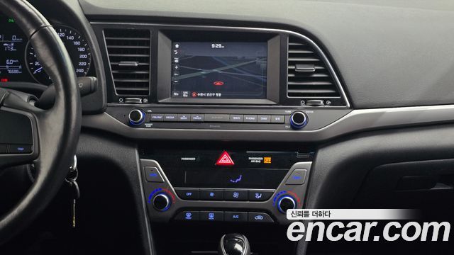 Hyundai AVANTE 2017 — photo 14