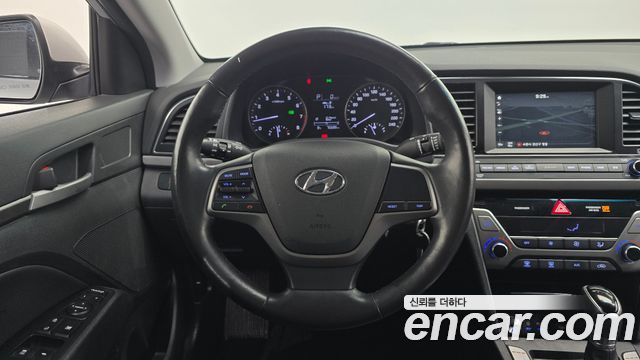 Hyundai AVANTE 2017 — photo 16