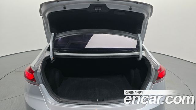 Hyundai AVANTE 2017 — photo 19