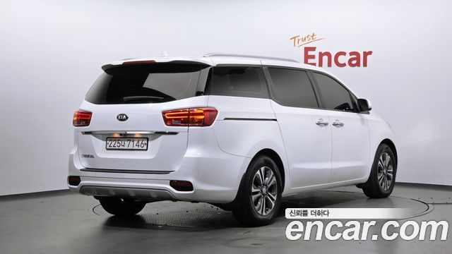 Kia Canival 2019 — photo 2