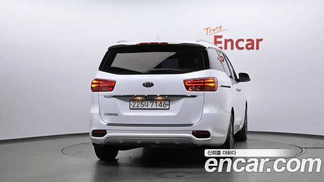 Kia Canival 2019 — photo 4