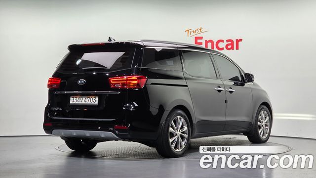 Kia Canival 2019 — photo 2