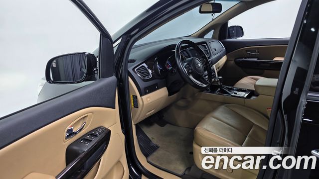 Kia Canival 2019 — photo 11