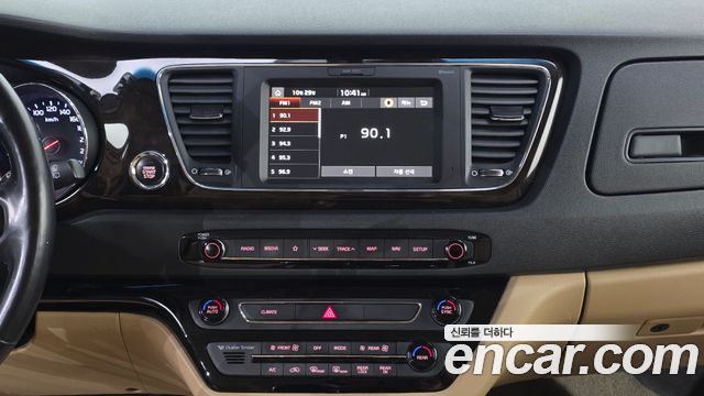 Kia Canival 2019 — photo 16