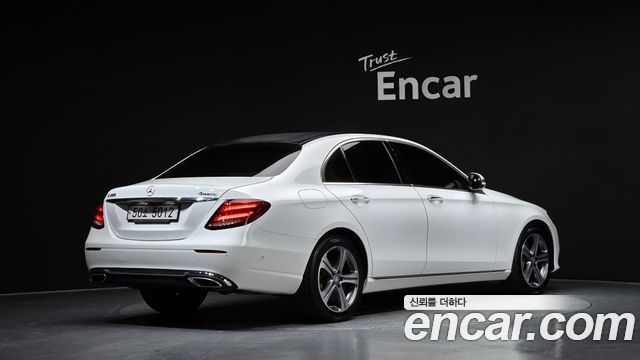 Mercedes-Benz E-Class 2017 — photo 2