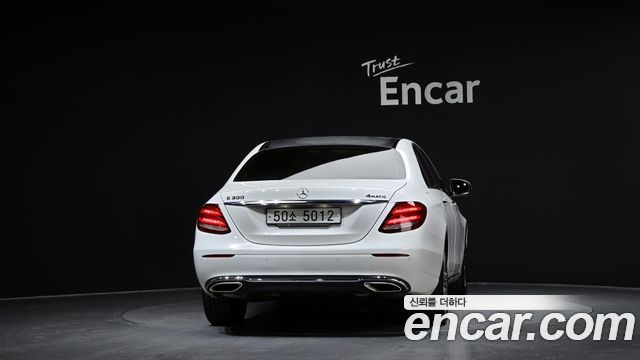 Mercedes-Benz E-Class 2017 — photo 4