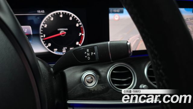 Mercedes-Benz E-Class 2017 — photo 9