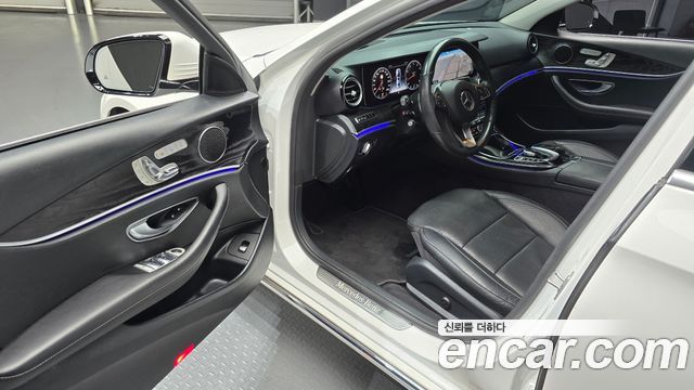 Mercedes-Benz E-Class 2017 — photo 10
