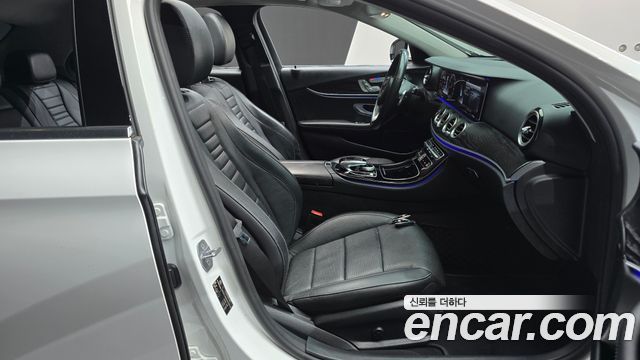 Mercedes-Benz E-Class 2017 — photo 11