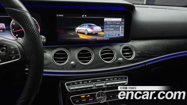 Mercedes-Benz E-Class 2017 — photo 14