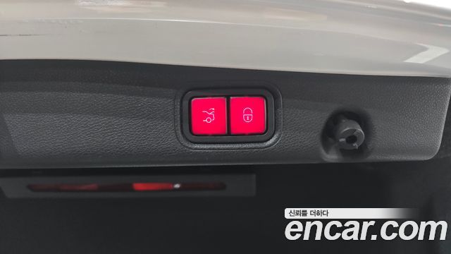 Mercedes-Benz E-Class 2017 — photo 20