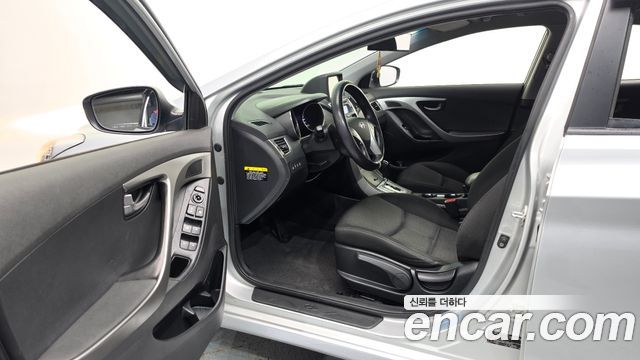 Hyundai AVANTE 2012 — photo 13