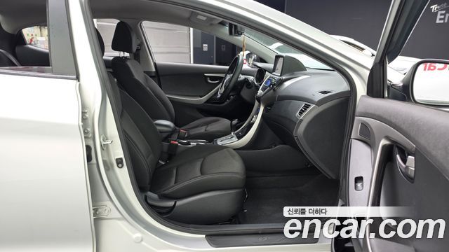 Hyundai AVANTE 2012 — photo 17