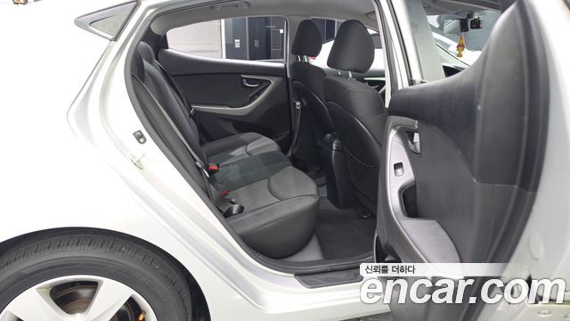 Hyundai AVANTE 2012 — photo 18