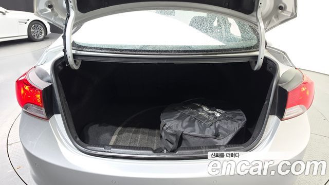 Hyundai AVANTE 2012 — photo 26
