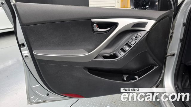 Hyundai AVANTE 2012 — photo 14