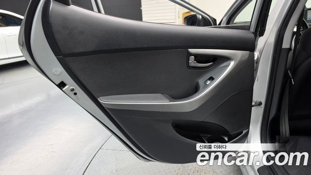 Hyundai AVANTE 2012 — photo 15