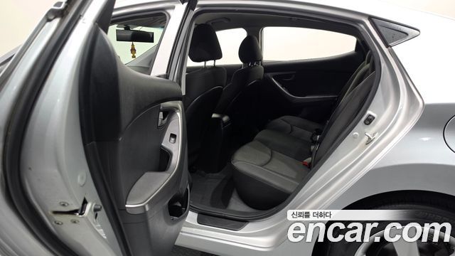 Hyundai AVANTE 2012 — photo 16