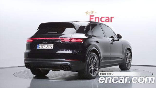 Porsche Cayenne 2021 — photo 2