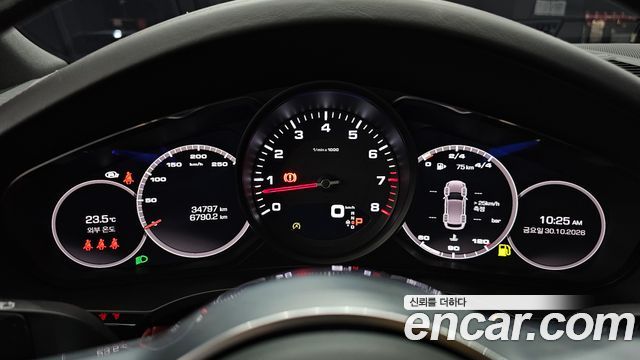 Porsche Cayenne 2021 — photo 11