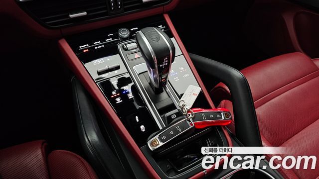 Porsche Cayenne 2021 — photo 12