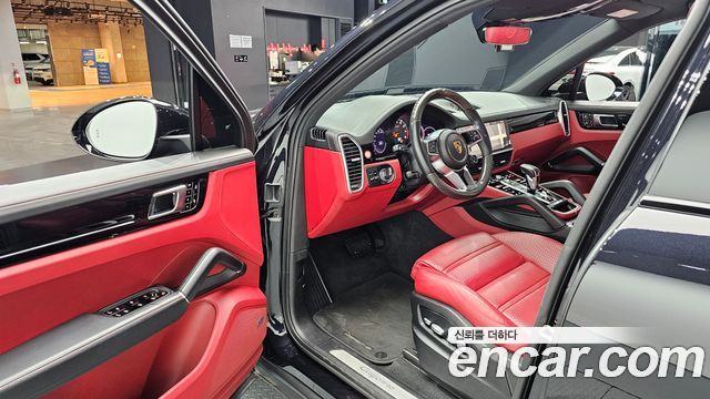 Porsche Cayenne 2021 — photo 13