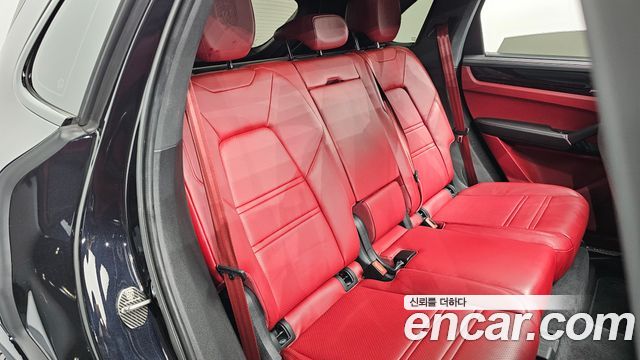 Porsche Cayenne 2021 — photo 17