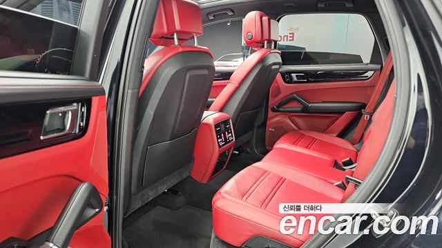 Porsche Cayenne 2021 — photo 18
