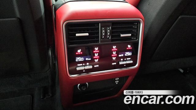 Porsche Cayenne 2021 — photo 26