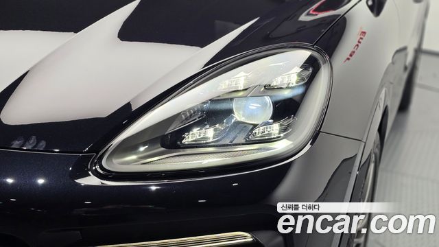 Porsche Cayenne 2021 — photo 8