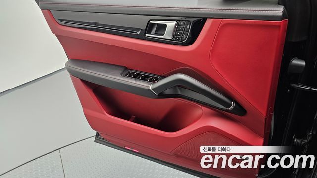 Porsche Cayenne 2021 — photo 14