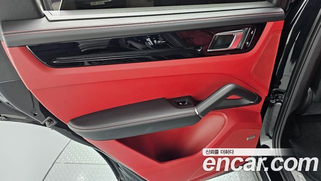 Porsche Cayenne 2021 — photo 15