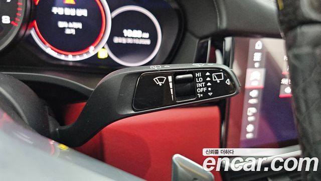 Porsche Cayenne 2021 — photo 27