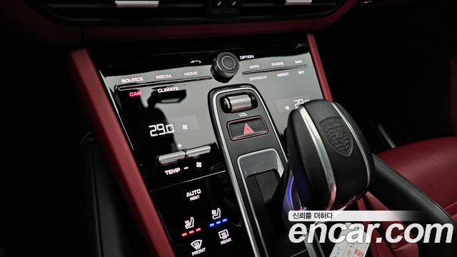 Porsche Cayenne 2021 — photo 33