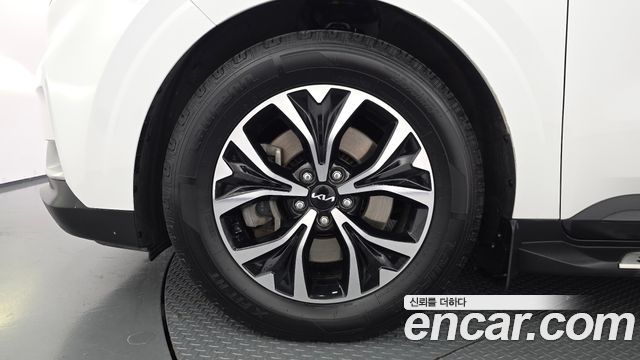 Kia Canival 2023 — photo 5