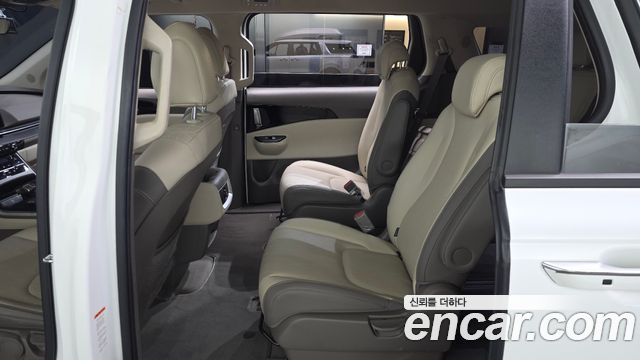 Kia Canival 2023 — photo 17