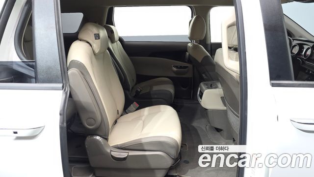 Kia Canival 2023 — photo 18