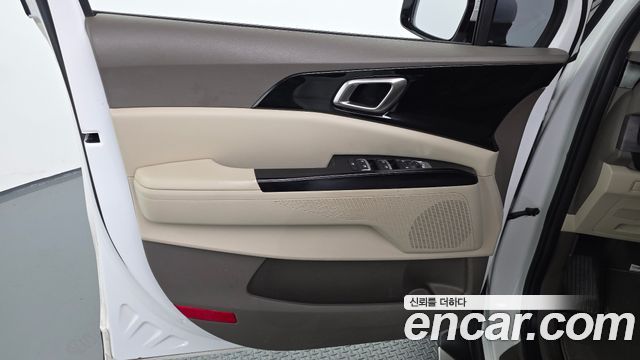 Kia Canival 2023 — photo 14