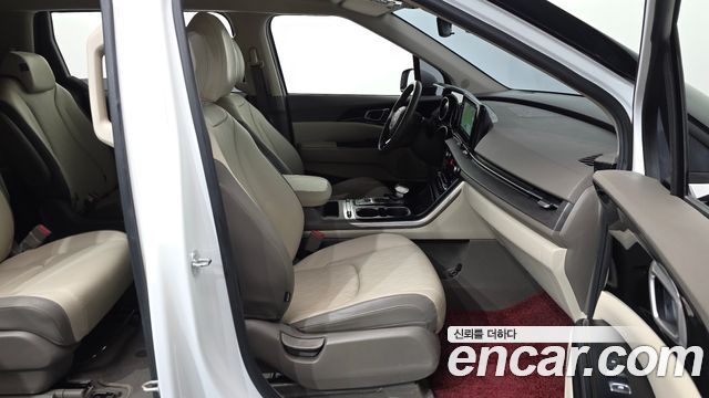 Kia Canival 2023 — photo 16
