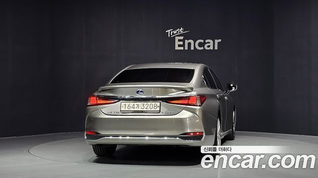 Lexus ES 2021 — photo 4