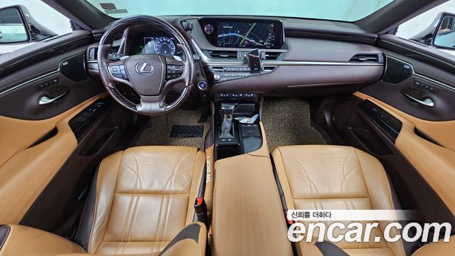 Lexus ES 2021 — photo 7