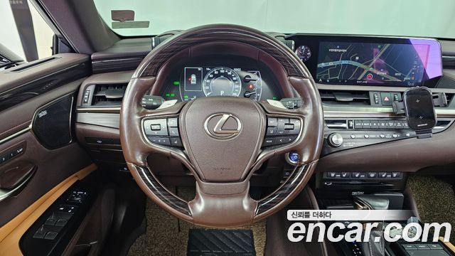 Lexus ES 2021 — photo 13